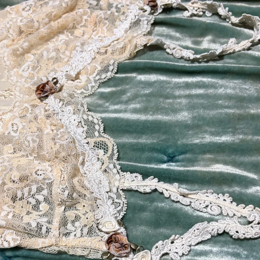 Vintage ivory lace nightgown by Claire Pettibone • Size XS • Pre-owned - Picture 7 of 8